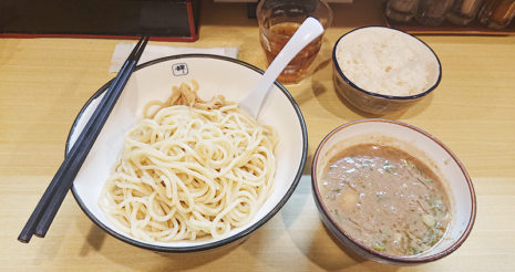 今日のランチは麺や輝 長堀橋店のつけ麺です！