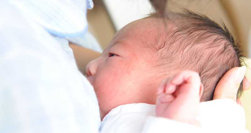 赤ちゃんへの母乳と母乳を与えるための知識