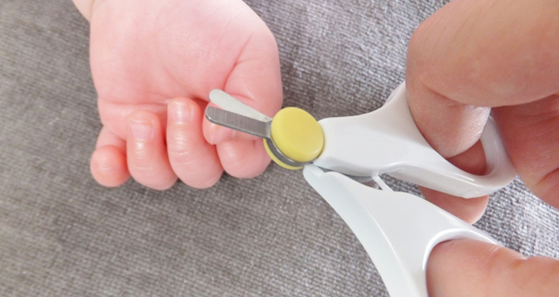 新生児・赤ちゃんの爪切りのコツと深爪にならないために